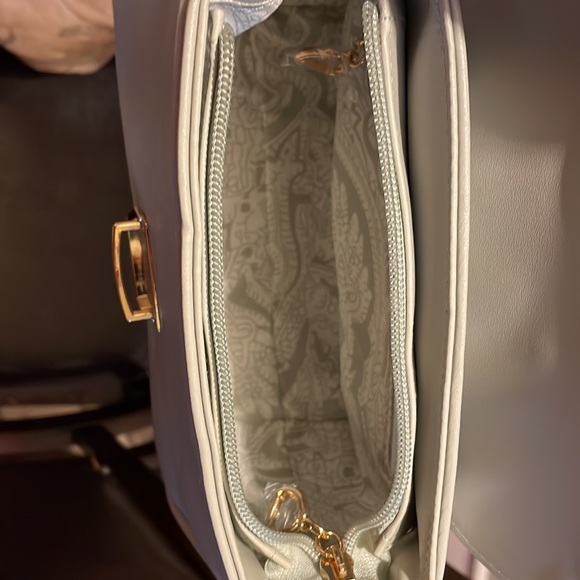 BELLA RUSSO gray boxy small crossbody bag gold tone chain BT2 2619 NWOT - Picture 3 of 5